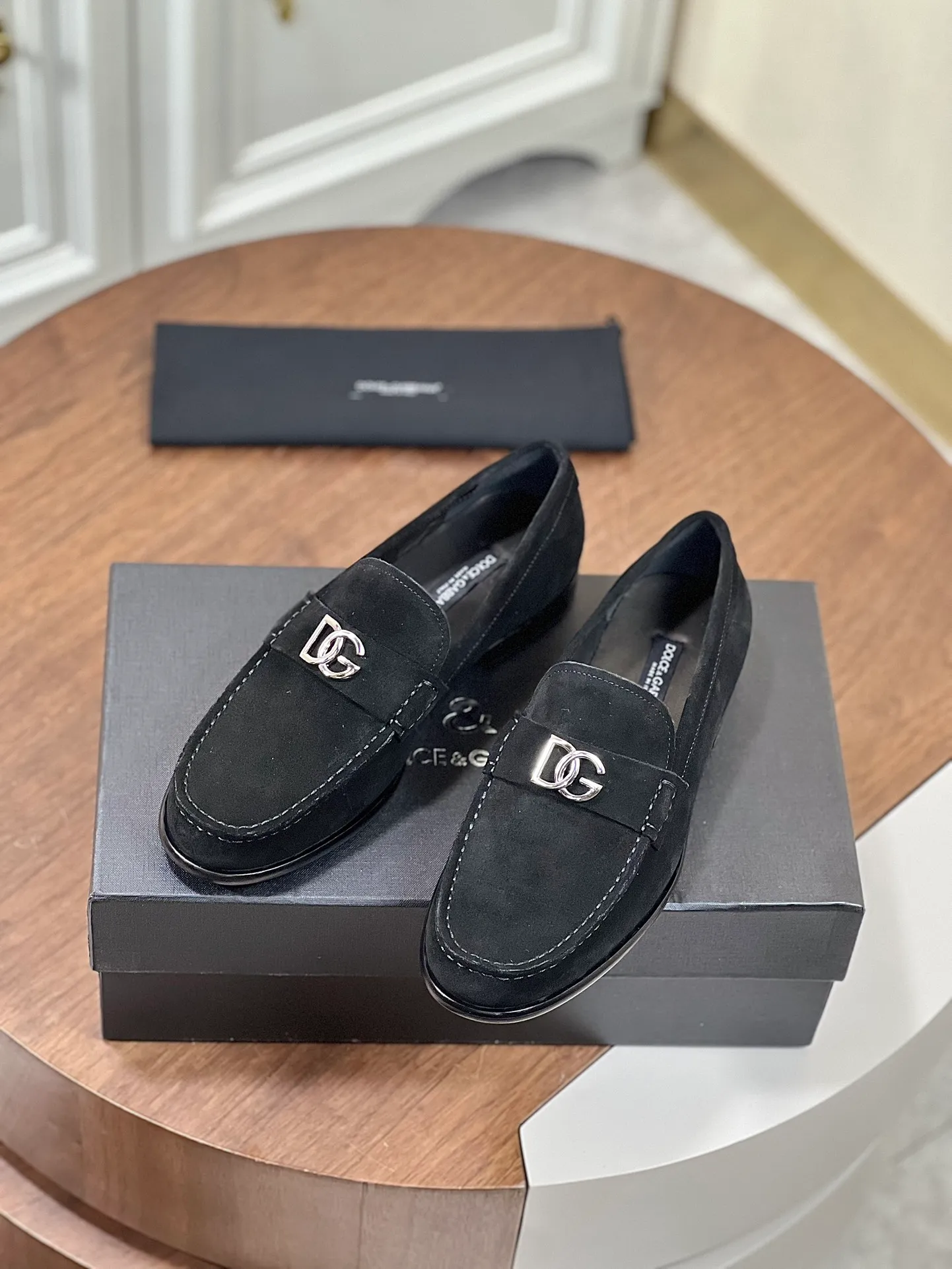 Factory price: 960💰••New product••Dolce&Gabb*_Dg high-end men's formal shoes and casual leather shoes. First-layer cowhide upper imported from Italy. You can see the leather texture at a glance. Breathable calfskin lining. High-end and luxurious leather outsole. Unique style. Finely crafted details! Size: 39-44 (38.45.46 customized)